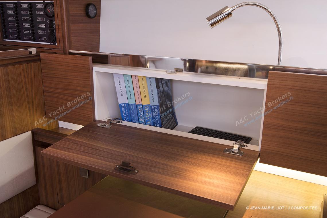 J-Boats - J-Composites J 122 E: chart table